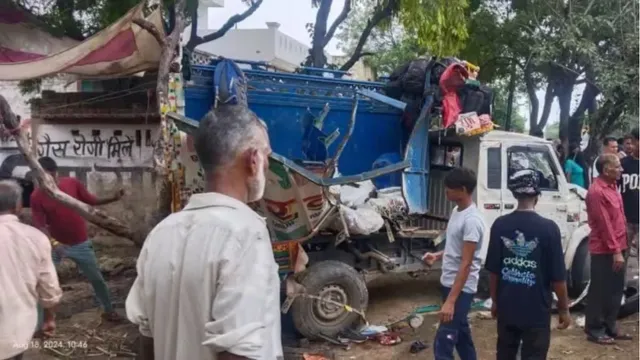 bulandshahr-accident-eight-killed-21-injured-after-collision-between-pickup-truck-and-private-bus